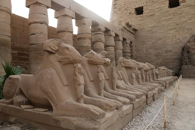 金字塔的起源和历史，金字塔的起源和历史PPT（金字塔是如何建造出来的）