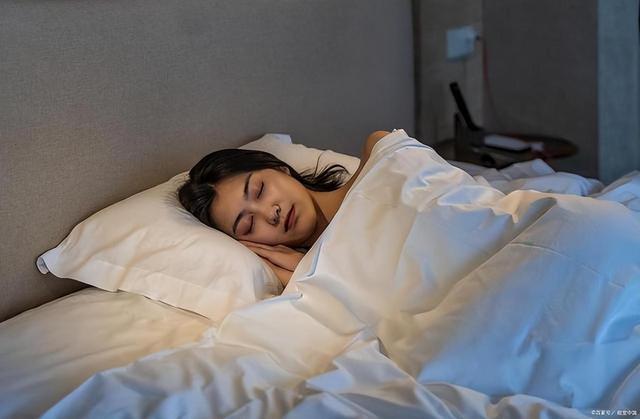 女人的最佳作息时间表，女人必须知道的健康作息时间表（我们都被“8小时睡眠论”忽悠了）