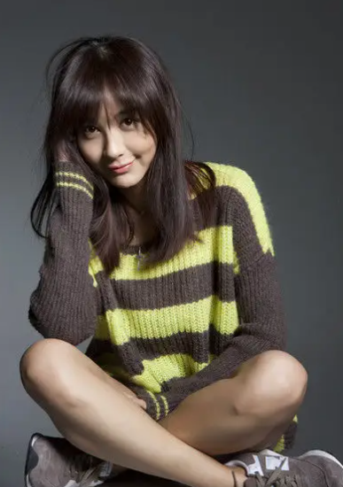 李菲儿：和黄晓明同居3年，因杨颖分手，35岁仍单身