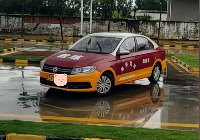 科目三女生一般练多久，科目三一把过绝招（教练开3人间“男女混住”）