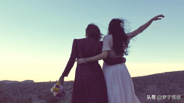 怎么开导别人放下一段感情，如何劝别人走出一段感情（如果你的朋友占其中一条）