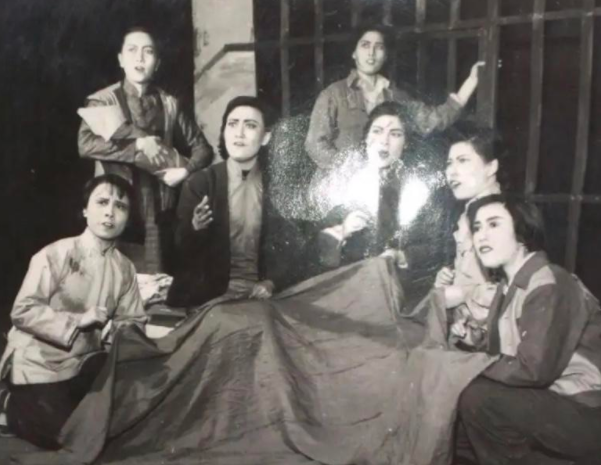 红梅赞原唱，红梅赞原唱万馥香唱段（“王母娘娘”万馥香）