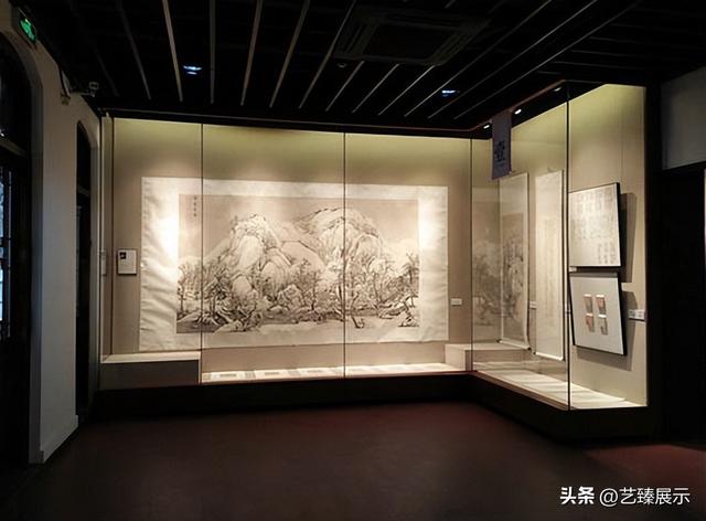 玻璃展柜玻璃厚度怎么选，玻璃展柜多少钱一米（博物馆展柜工艺材料介绍）