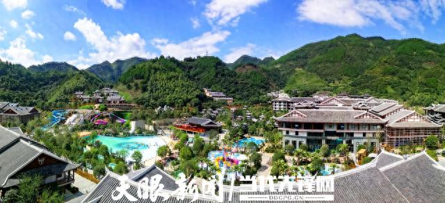 剑河仰阿莎温泉小镇：尽享秋日泡汤之乐 探寻自然之美