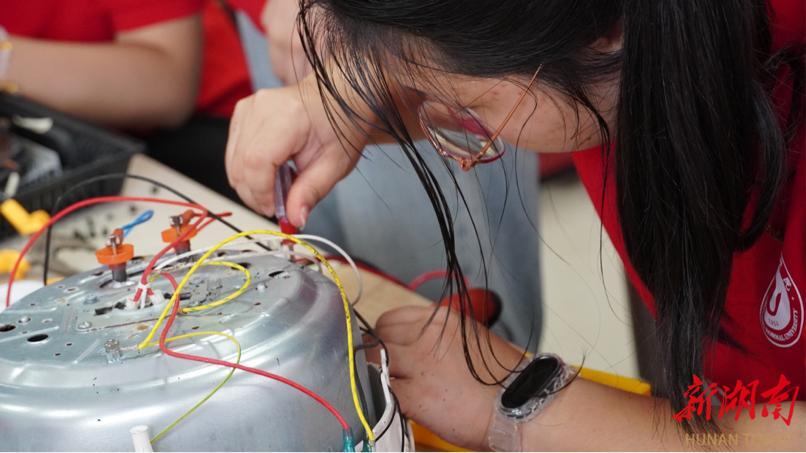 耒阳培训家电维修学校 衡阳师范学院物电学院“三下乡”：赓续雷锋精神 义务维修家电40余载