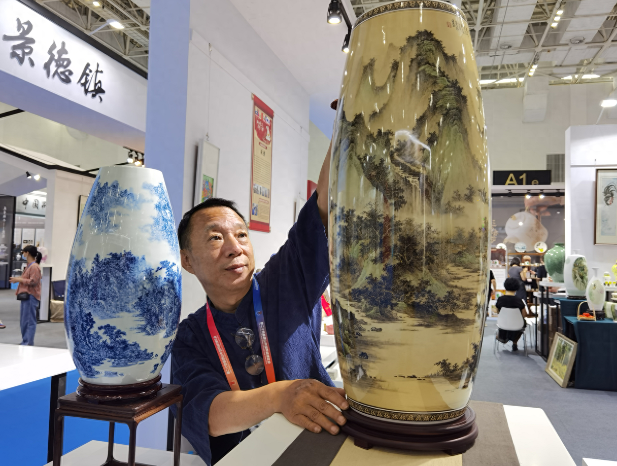 第二十四届中国陶瓷博览会在唐山开幕