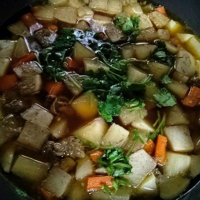 牛肉萝卜饺子的做法，牛肉胡萝卜饺子怎么做（简单好上手的牛肉萝卜汤）