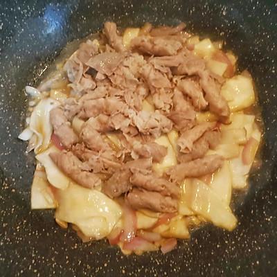 牛肉卷怎么做好吃，冷冻牛肉卷怎么做好吃（用这道杏鲍菇肥牛卷征服家人的味蕾吧）