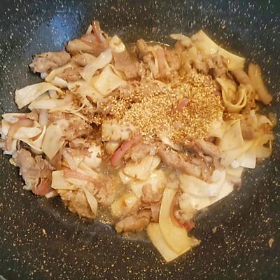 牛肉卷怎么做好吃，冷冻牛肉卷怎么做好吃（用这道杏鲍菇肥牛卷征服家人的味蕾吧）