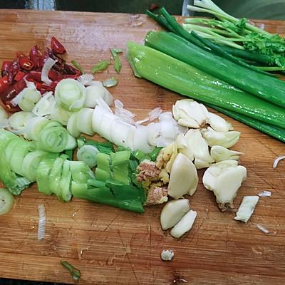 脆嫩锡纸红椒烤娃娃菜的做法，烤箱版锡纸娃娃菜（烤鱼做的对，脆嫩满足又美味）