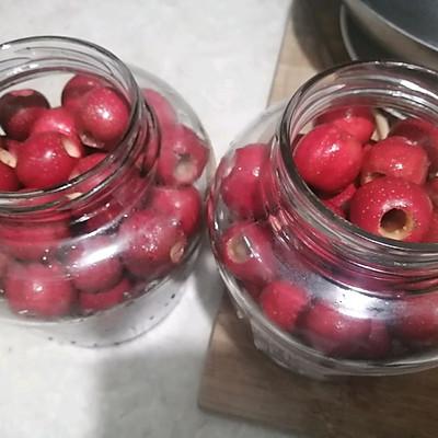 怎样做山楂罐头，怎样做酸甜可口的苹果山楂罐头（家庭版山楂<山里红>罐头）