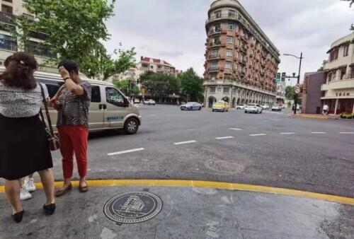 挂路灯是什么梗，挂路灯是什么梗贴吧（窨井盖、垃圾箱……全部安排得明明白白）