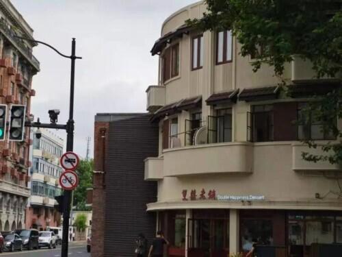 挂路灯是什么梗，挂路灯是什么梗贴吧（窨井盖、垃圾箱……全部安排得明明白白）