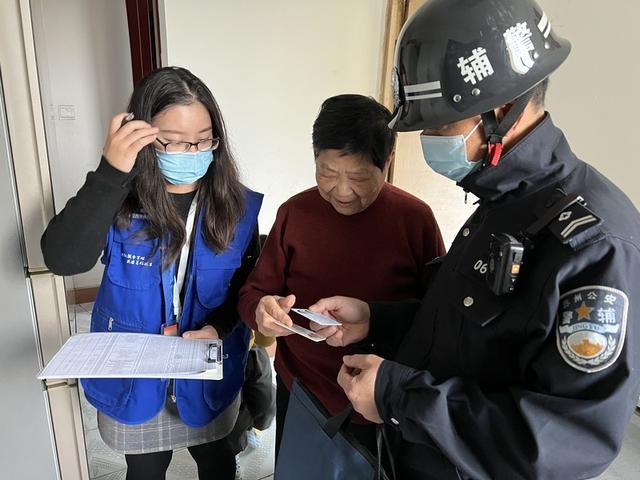 苏州居住证办理，苏州居住证如何办理要多久（为老人送上“加急”居住证）