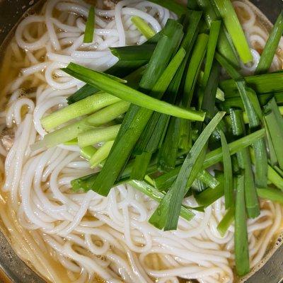 干米线的正确泡法，半干的米线怎么泡发（健康又过瘾的小锅米线）