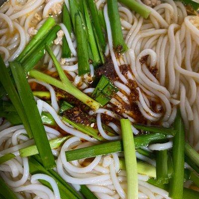 干米线的正确泡法，半干的米线怎么泡发（健康又过瘾的小锅米线）