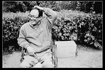 史铁生的代表作，温厚的人格形象长留人间（史铁生作品简介及意义）