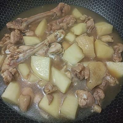 土豆炖鸡块的家常做法，怎样做土豆炖鸡（有了它干掉两碗饭不是事）