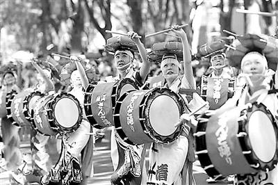 雄鹰的象征和寓意，鹰的寓意和象征（各国徽章 小方寸背后有大讲究）