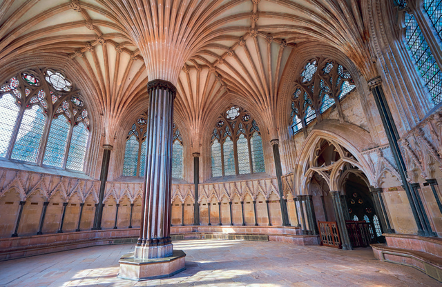 世界十大著名的哥特式建筑是什么，最负盛名的哥特式建筑（全球十大建筑风格）