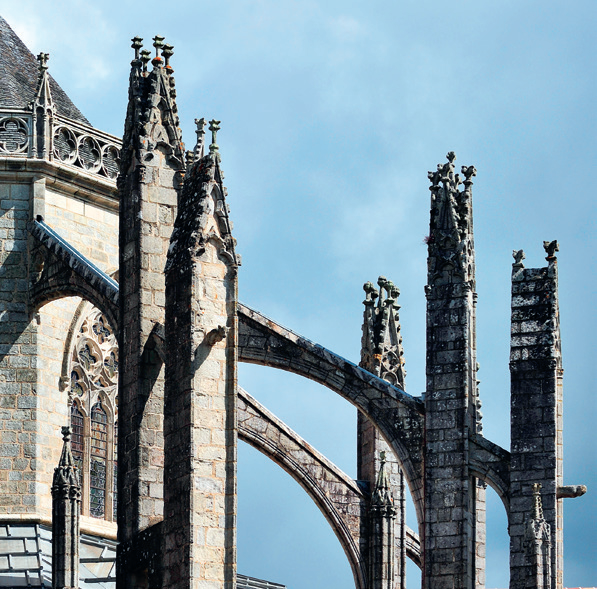 世界十大著名的哥特式建筑是什么，最负盛名的哥特式建筑（全球十大建筑风格）