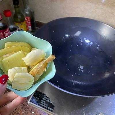 羊腩煲怎么做，羊腩煲怎么做才好吃（羊腩煲，全家都爱吃）