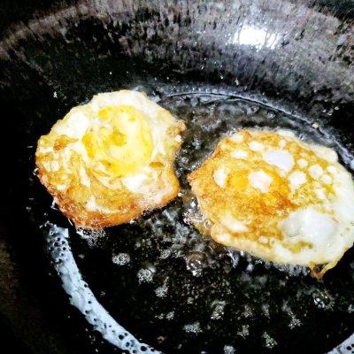 煎鸡蛋能怎么做好吃，煎鸡蛋能怎么做好吃,带汤（比骨头汤还营养美味的萝卜丝煎蛋汤）