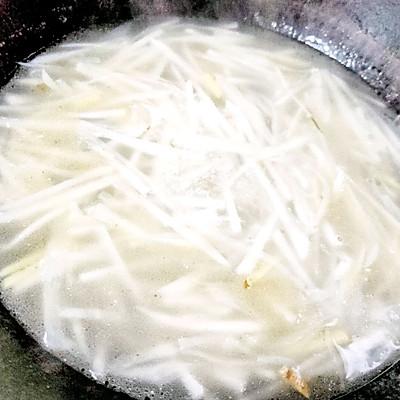 煎鸡蛋能怎么做好吃，煎鸡蛋能怎么做好吃,带汤（比骨头汤还营养美味的萝卜丝煎蛋汤）