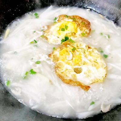 煎鸡蛋能怎么做好吃，煎鸡蛋能怎么做好吃,带汤（比骨头汤还营养美味的萝卜丝煎蛋汤）