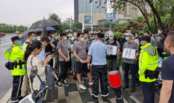 三星盖世5如何截屏，三星s5怎么截屏幕图（走向破产的拜腾汽车）
