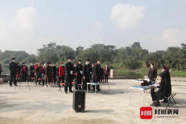 自制打鱼逆变器，自制捕鱼器制作方法 （自制捕鱼器电鱼被现场挡获）