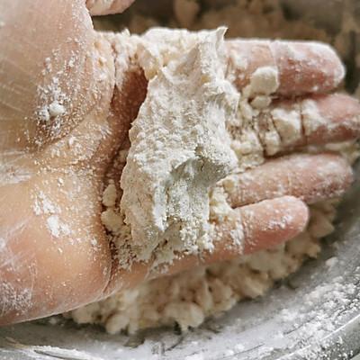 豆沙松糕怎么做，豆沙糕怎么做的（#精致一人食#一人可以吃完一锅的豆沙松糕）