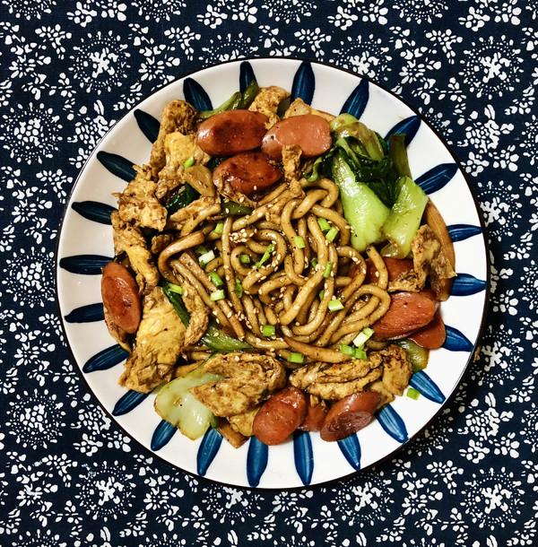 乌冬面是什么做的，乌冬面的家常做法简单（10分钟搞定冬日火腿乌冬面）