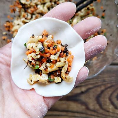 茄子素馅饺子的做法，用茄子做包子馅（#精致一人食#素三鲜饺子营养丰富味道鲜）