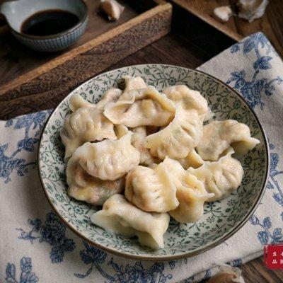 茄子素馅饺子的做法，用茄子做包子馅（#精致一人食#素三鲜饺子营养丰富味道鲜）