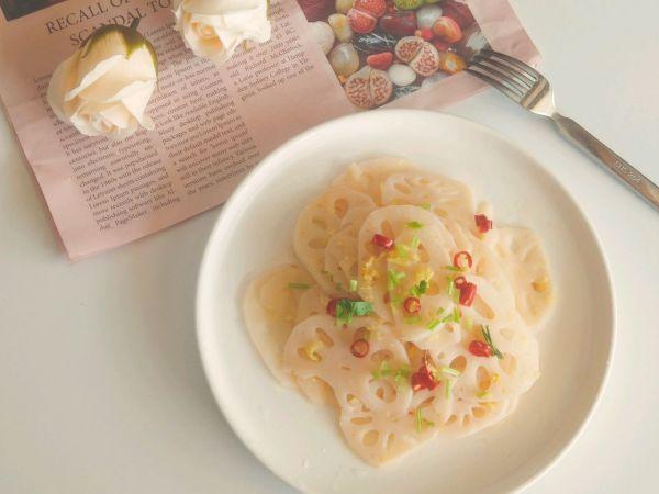 姜汁藕片的做法姜汁藕片怎么做，如何做姜汁藕片（香到流口水的脆爽的姜汁莲藕）