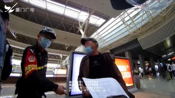 高铁霸座男(高铁霸座女视频完整版)