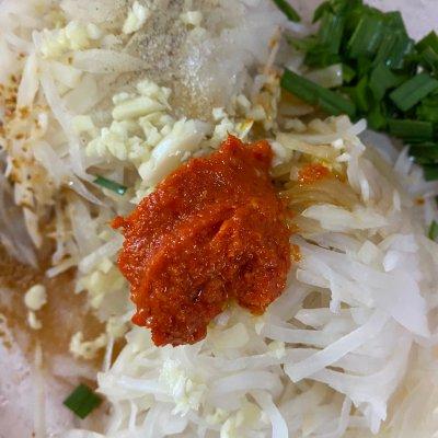 凉拌水萝卜丝的家常做法，怎么凉拌红水萝卜好吃（没有人可以逃得过凉拌萝卜丝的美食诱惑）