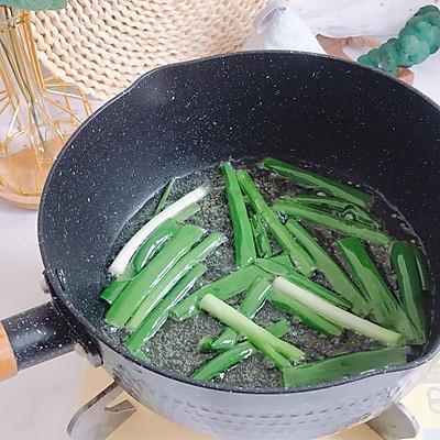 新鲜鲍鱼怎么做好吃又简单方便，鲍鱼怎么做最简便最好吃呢（超级爽口下饭的#精致一人食#葱油鲍鱼片）