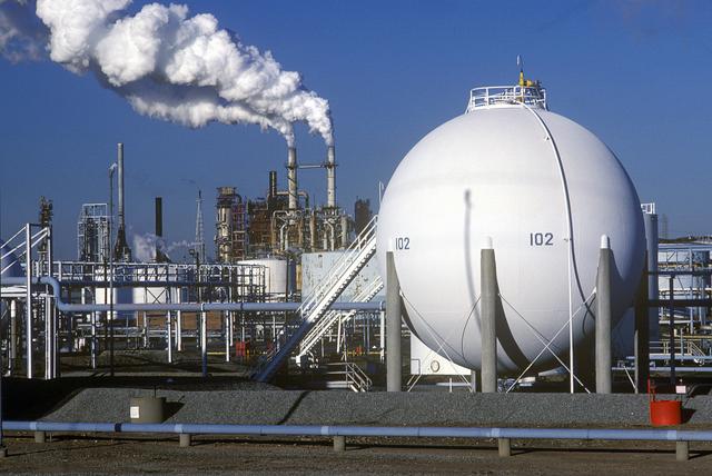 化石燃料包括哪三种（今天中国做出的一项郑重承诺）