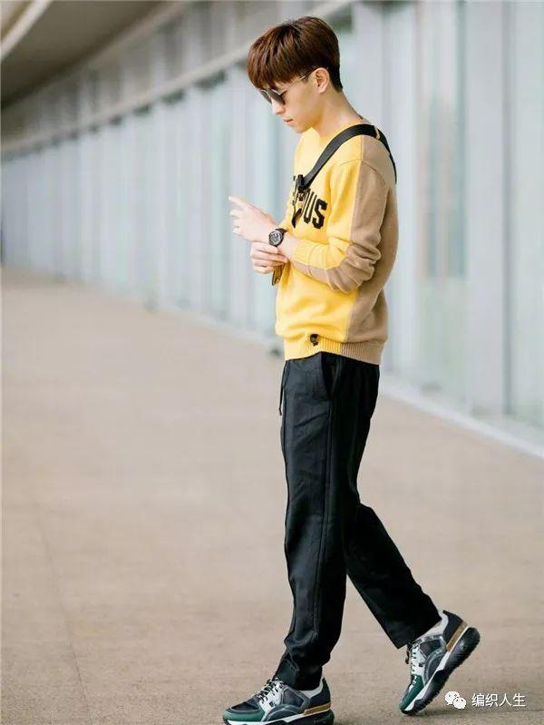 毛衣怎么搭配，条纹毛衣怎么搭配（也太适合织女们了吧）