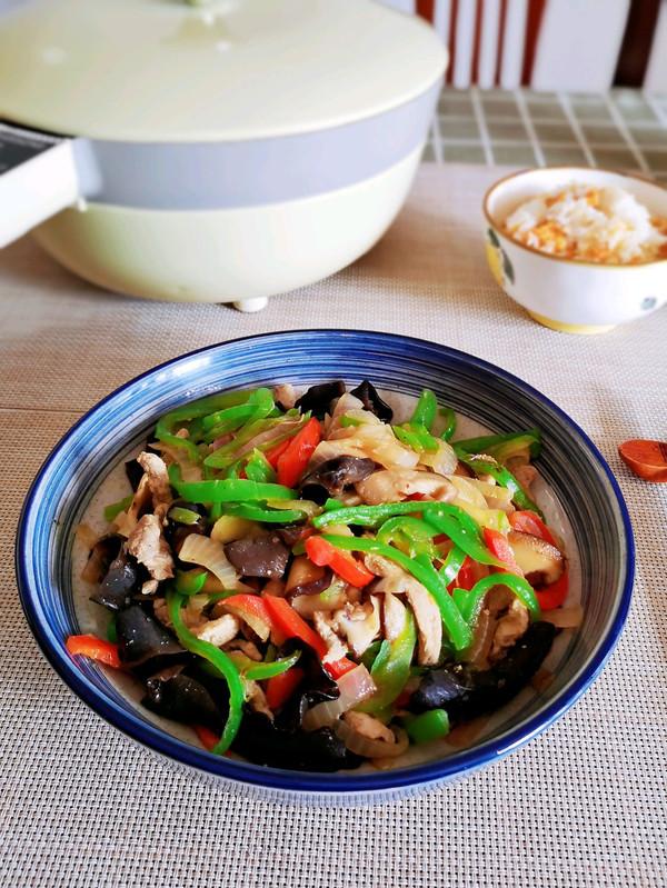 怎样做美味的青椒木耳炒肉丝，青椒木耳炒肉丝的做法（简单几步做好一盘尖椒木耳炒肉片）