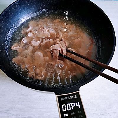 怎样做美味的青椒木耳炒肉丝，青椒木耳炒肉丝的做法（简单几步做好一盘尖椒木耳炒肉片）