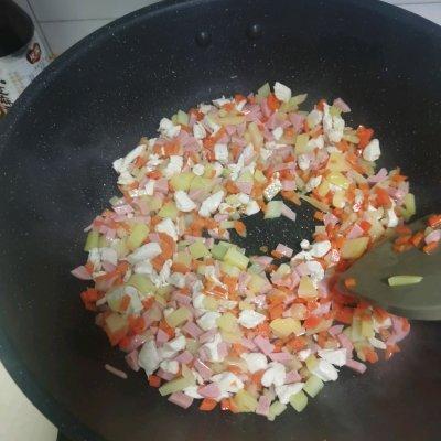 咖喱里面能放辣椒吗，咖喱里面能放辣椒吗知乎（美味又易做的咖喱酱）