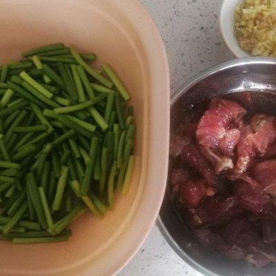 肉炒什么菜好吃，烧肉配什么菜来炒显得好吃又好看（学会蒜薹炒肉片～家常下饭菜）