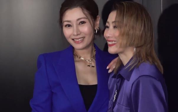 锁骨特写 女生头像微信，锁骨特写 女生头像（穿蕾丝裙大秀香肩锁骨）