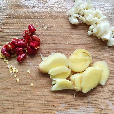 鸭腿的家常简单做法，鸭腿怎么做好吃又简单（超下饭的香酥鸭腿，一学就会）