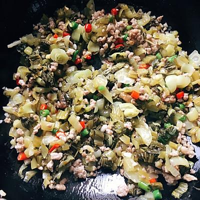 酸菜炒肉泥制作方法，酸菜炒肉泥的做法（最让孩子停不下筷子的竟然是肉末炒酸菜）