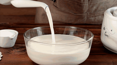 牛奶和酸奶哪个好，纯牛奶和酸奶哪个对胃好（原来有这个区别，这么喝更健康）