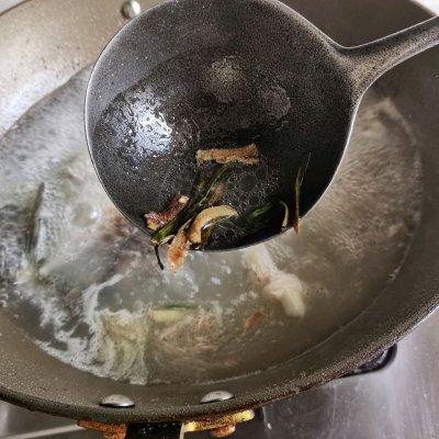 怎样煲鲫鱼汤最有营养，鲫鱼汤怎么煲好喝又营养（这道家常版—鲫鱼汤一上桌）